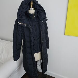 COLE HAAN Navy Hooded puffer coat. Down filled. Size M